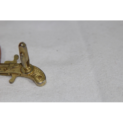 1023 - PAIR OF PISTOL CUFFLINKS