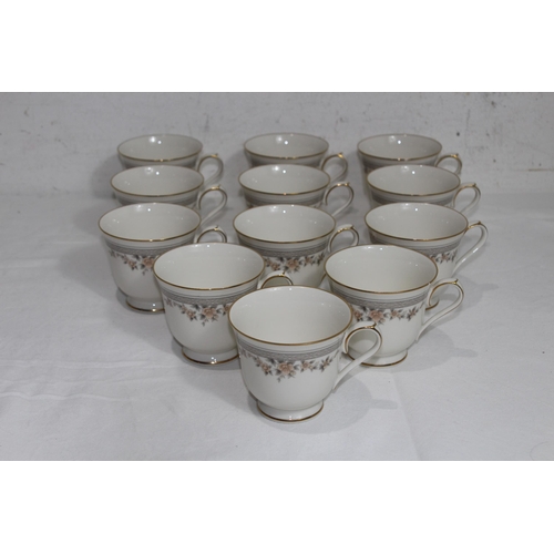 312 - LARGE QUANTITY OF NORITAKE FAIRVIEW DINNER SERVICE