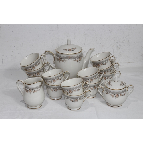 312 - LARGE QUANTITY OF NORITAKE FAIRVIEW DINNER SERVICE