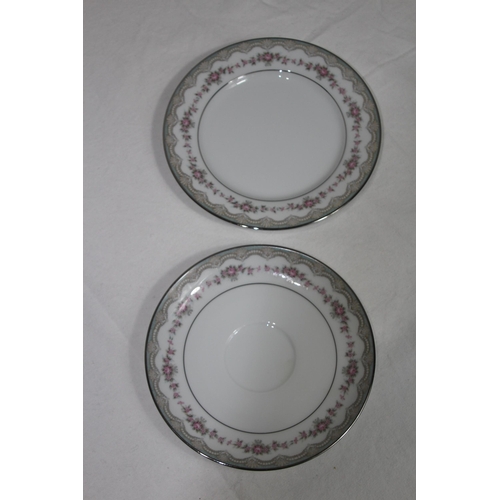 313 - QUANTITY OF NORITAKE GLENWOOD DINNER SERVICE