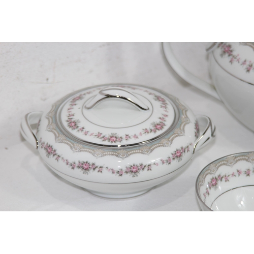 313 - QUANTITY OF NORITAKE GLENWOOD DINNER SERVICE