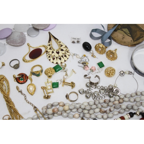 404 - QUANTITY OF COSTUME JEWELLERY