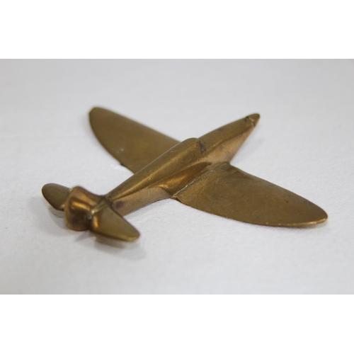 417 - VINTAGE BRASS MODEL OF A SPITFIRE 
8.5 X 10CM