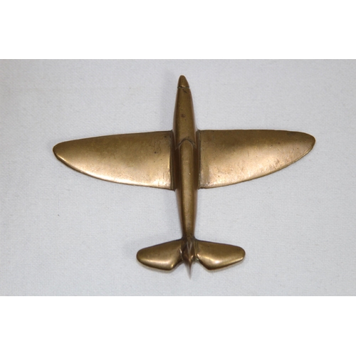 417 - VINTAGE BRASS MODEL OF A SPITFIRE 
8.5 X 10CM