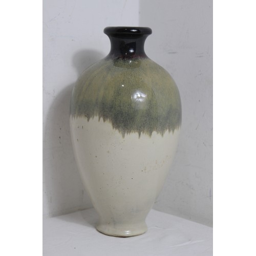 322 - LARGE QUANTITY OF VINTAGE VASES x9 
38CM