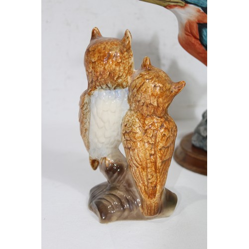 871 - LEONARDO FIGURE OF A KINGFISHER AND AN OWL FIGURE 
28CM