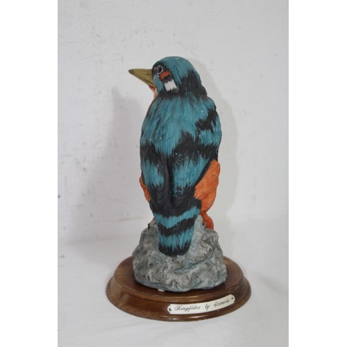 871 - LEONARDO FIGURE OF A KINGFISHER AND AN OWL FIGURE 
28CM