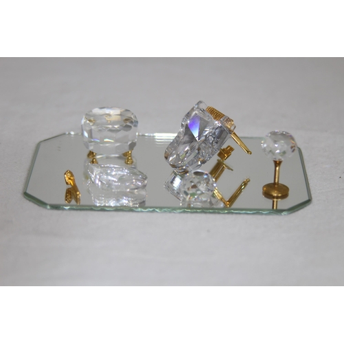 331 - QUANTITY OF ART AND ORNATE GLASS
34 X 18CM