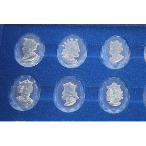 872 - DANBURY MINT THE ROYAL CRYSTAL CAMEOS