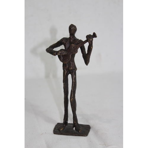 902 - UNSIGNED BRONZE FIGURE OF A MAN PLAYING A GUITAR
20CM