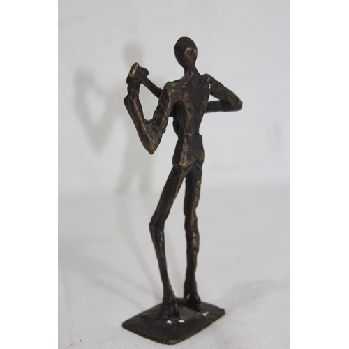 902 - UNSIGNED BRONZE FIGURE OF A MAN PLAYING A GUITAR
20CM