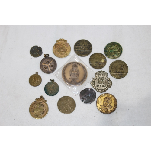 983 - QUANTITY OF VARIOUS ANTIQUE AND LATER MEDALLIONS AND COINS