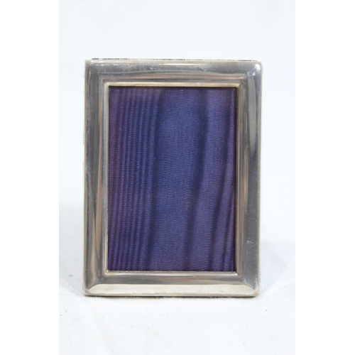 1033 - HALLMARKED SILVER PHOTO FRAME
11 X 8CM