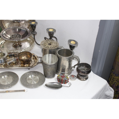 424 - GOOD QUANTITY OF GOOD METALWARE ETC