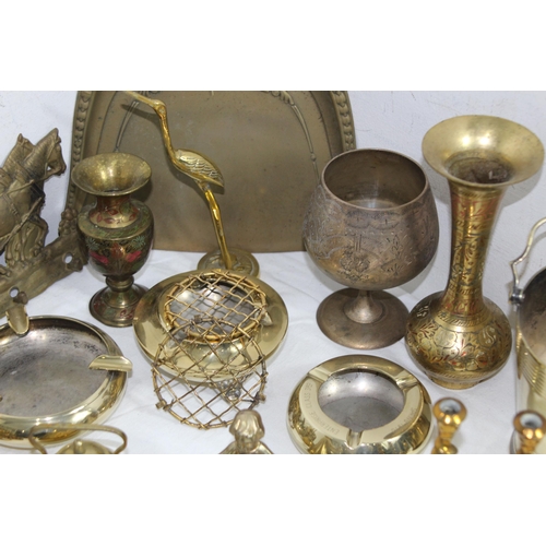 425 - LARGE QUANTITY OF BRASSWARE ETC