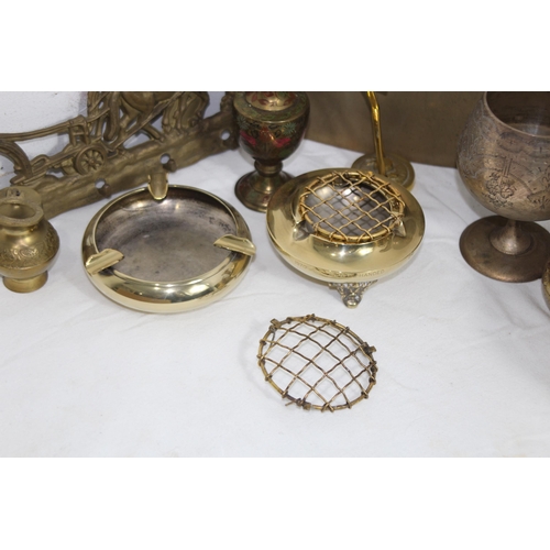 425 - LARGE QUANTITY OF BRASSWARE ETC