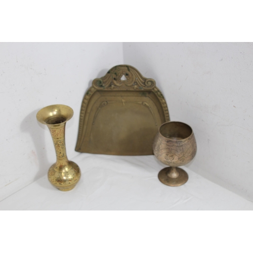 425 - LARGE QUANTITY OF BRASSWARE ETC