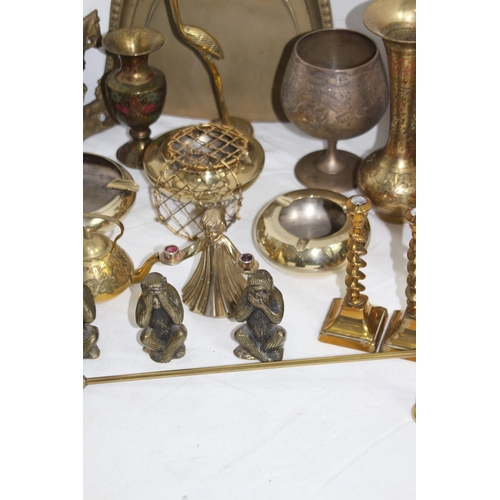 425 - LARGE QUANTITY OF BRASSWARE ETC