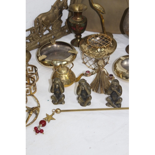 425 - LARGE QUANTITY OF BRASSWARE ETC