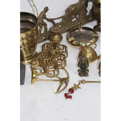 425 - LARGE QUANTITY OF BRASSWARE ETC