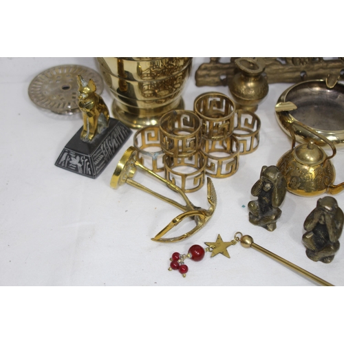 425 - LARGE QUANTITY OF BRASSWARE ETC