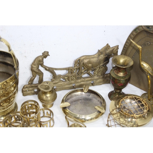 425 - LARGE QUANTITY OF BRASSWARE ETC