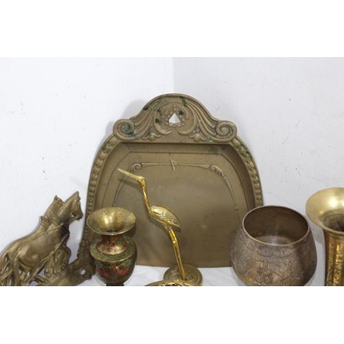 425 - LARGE QUANTITY OF BRASSWARE ETC