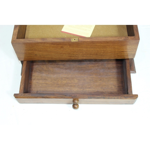 427 - SMALL DISPLAY BOX
31 X 20 X 12CM