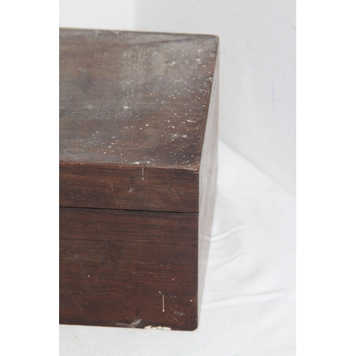 428 - ANTIQUE TRINKET BOX
26 X 18 X 13CM