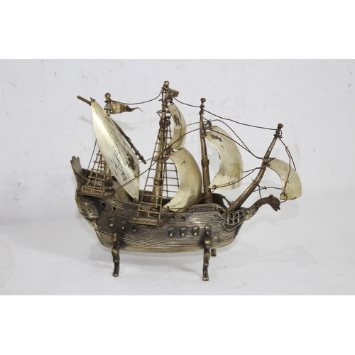 429 - METAL GALLEON AND BRASS MAGNIFYING GLASS
23 X 20CM