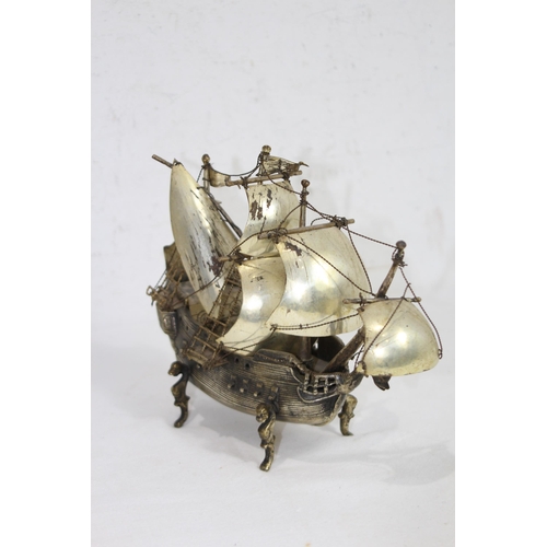 429 - METAL GALLEON AND BRASS MAGNIFYING GLASS
23 X 20CM