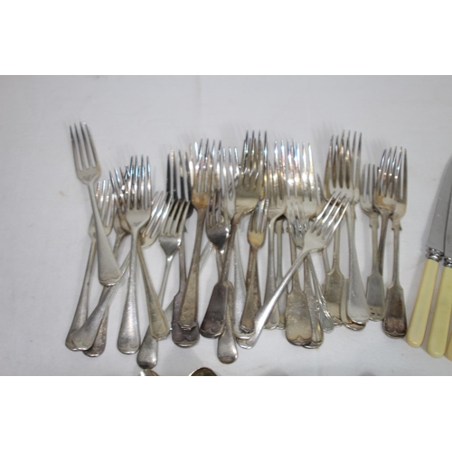 433 - QUANTITY OF CUTLERY