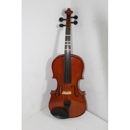 452 - VINTAGE VIOLIN IN CASE