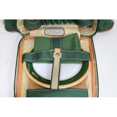 453 - BRAND NEW PICNIC BACKPACK AND CONTENTS
45 X 45CM