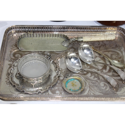 458 - GOOD BOX OF METALWARE
26CM