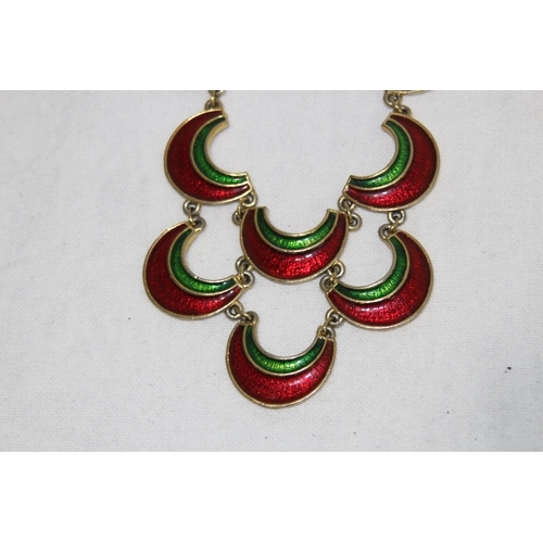 1022 - NECKLACE BROOCH AND EARRING SET