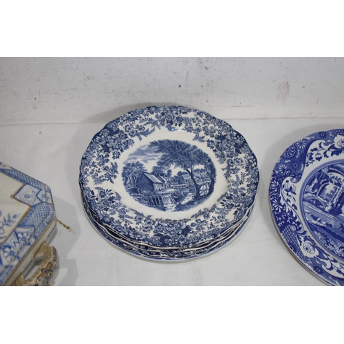 340 - QUANTITY OF BLUE AND WHITE CHINA x10