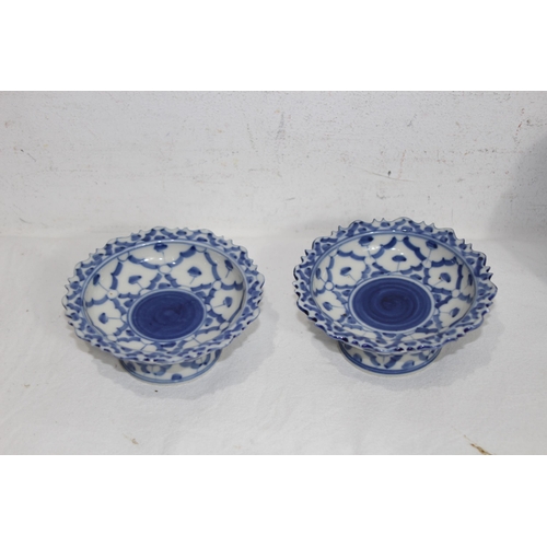 340 - QUANTITY OF BLUE AND WHITE CHINA x10