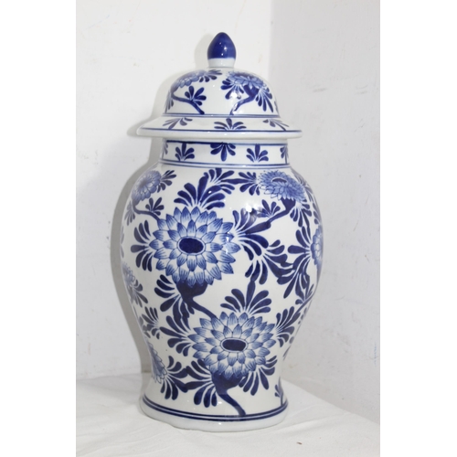 341 - QUANTITY OF BLUE AND WHITE CHINA x7
38CM