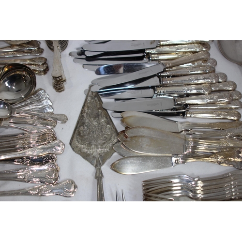 467 - QUANTITY OF CUTLERY