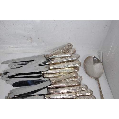 467 - QUANTITY OF CUTLERY