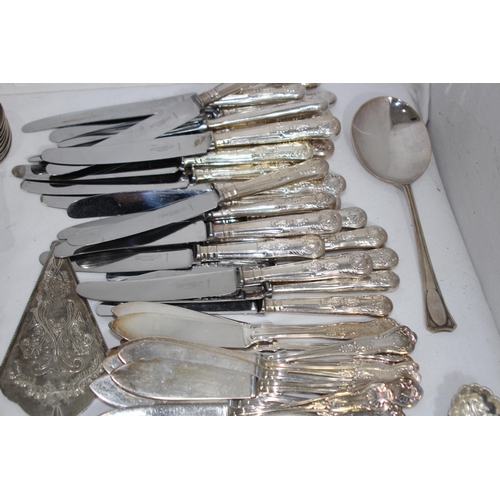 467 - QUANTITY OF CUTLERY