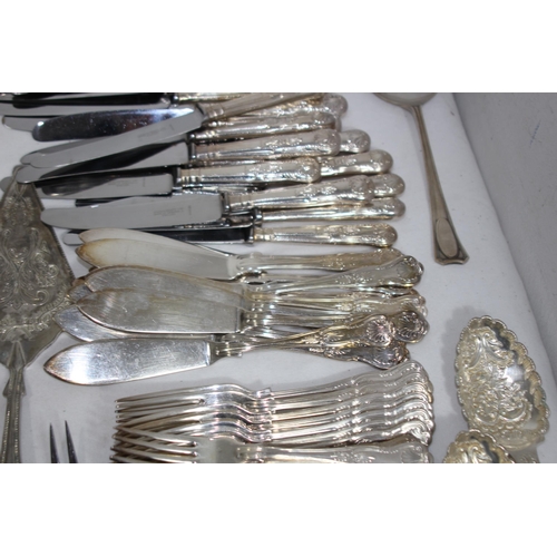 467 - QUANTITY OF CUTLERY