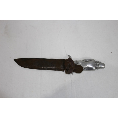 913 - VINTAGE ORNATE KNIFE
28CM