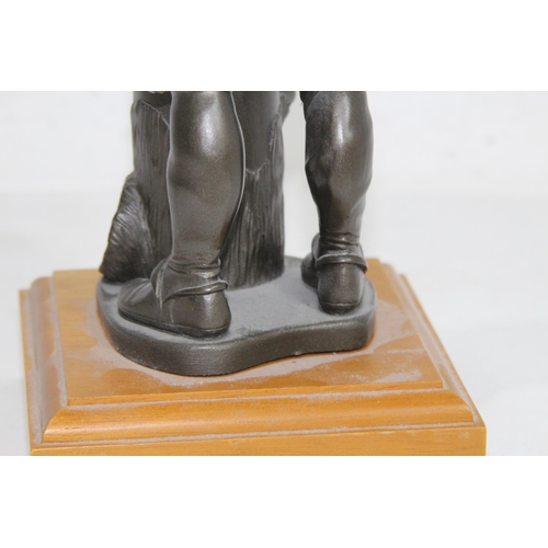 914 - REGIMENTAL STATUE OF A BLACKSMITH
34CM