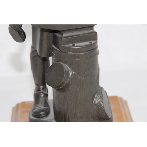 914 - REGIMENTAL STATUE OF A BLACKSMITH
34CM