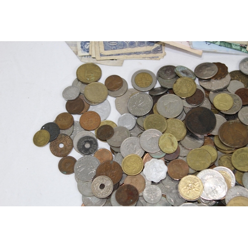 987 - LARGE QUANTITY OF FOREIGN COINS AND NOTES