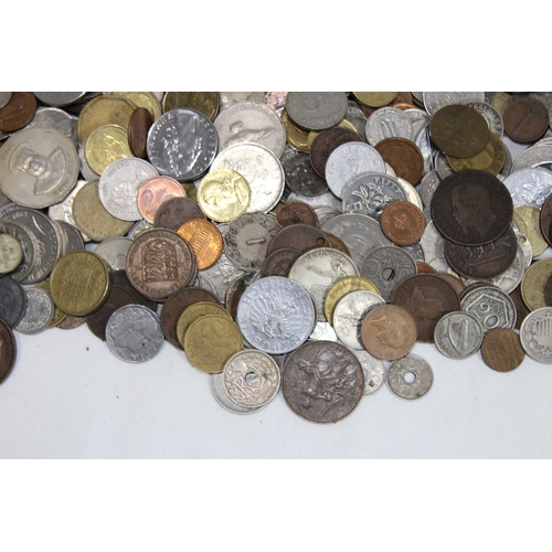 987 - LARGE QUANTITY OF FOREIGN COINS AND NOTES