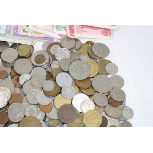 987 - LARGE QUANTITY OF FOREIGN COINS AND NOTES