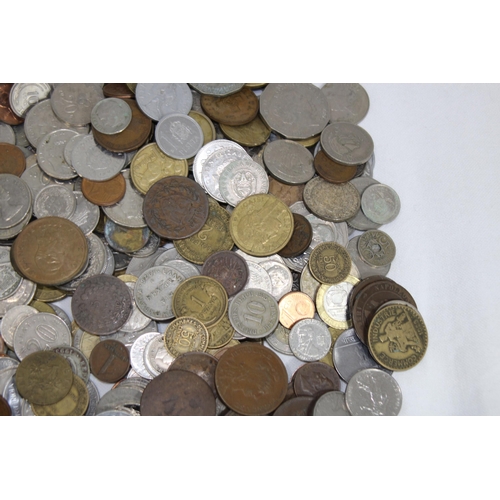 987 - LARGE QUANTITY OF FOREIGN COINS AND NOTES